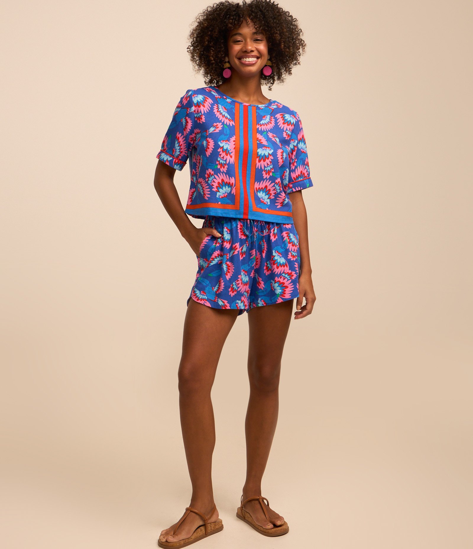 Blusa T-shirt em Viscose e Linho com Estampa de Tucanos Azul 2