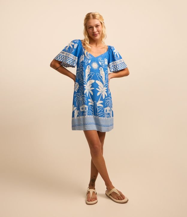 Vestido Curto em Viscolinho com Decote V e Estampa  Tropical