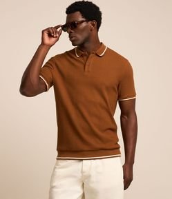 Polo Regular com Textura de Listras e Frisos Contrastantes