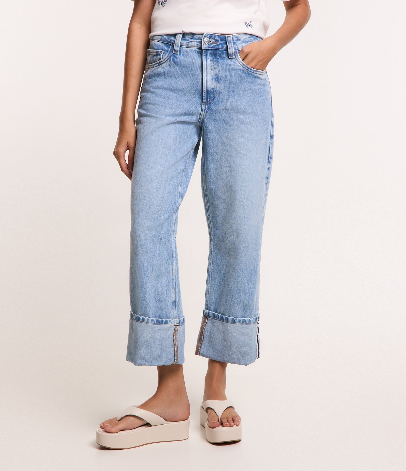 Calça Reta em Jeans com Barra Ampla Dobrada Azul 2