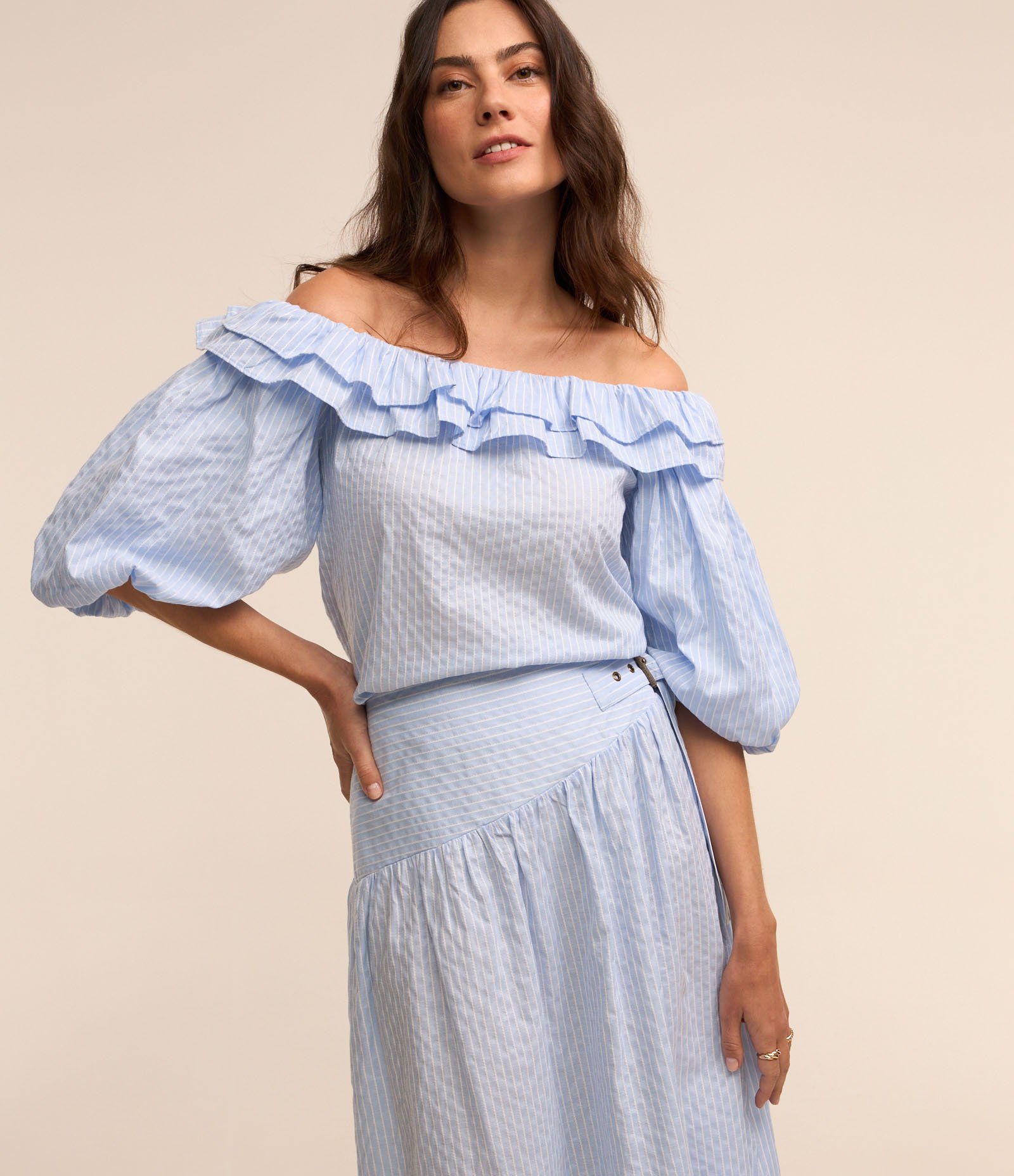 Blusa Ombro a Ombro em Tricoline com Babados e Estampa Listrada Azul/ Branco 1