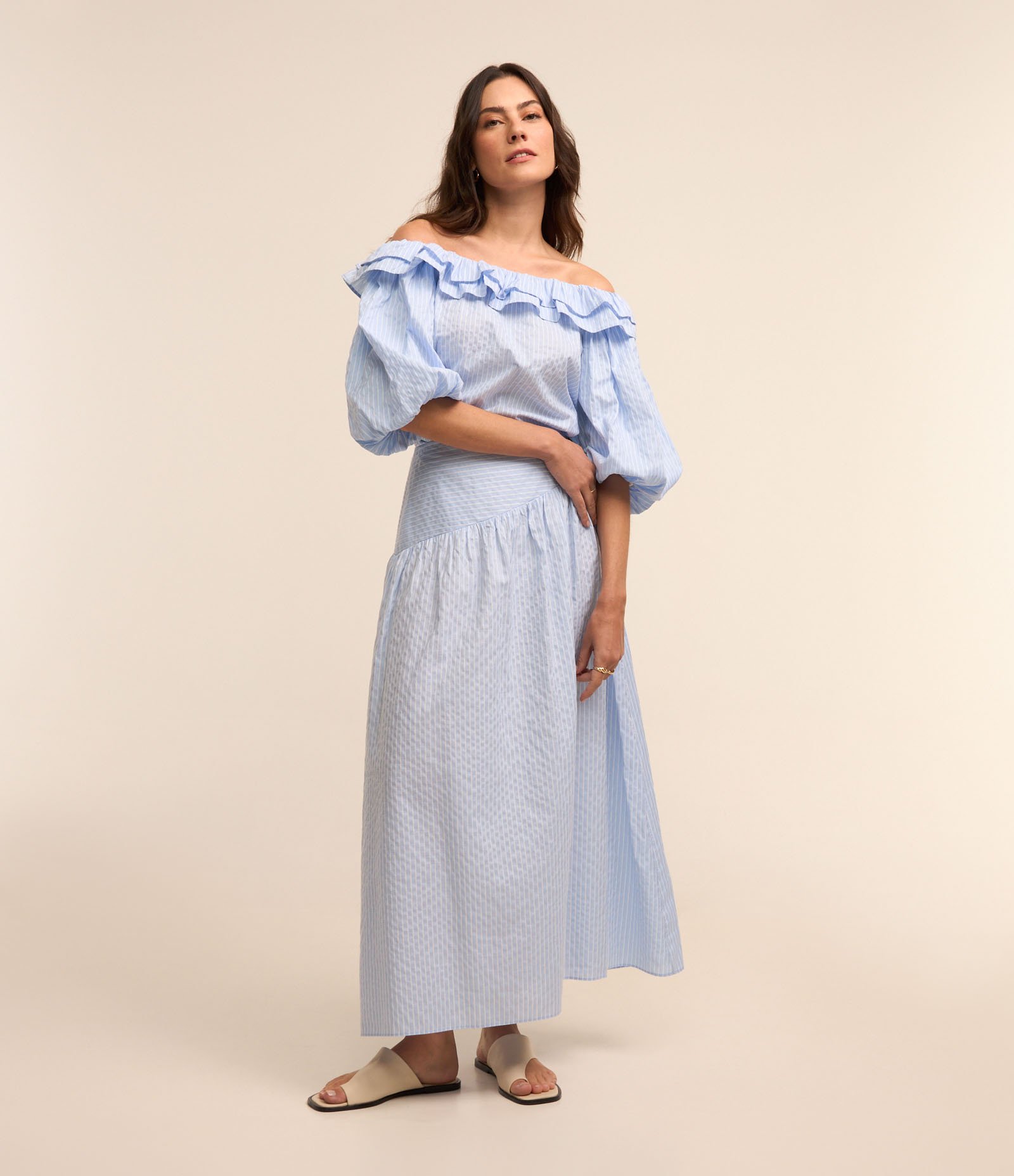 Blusa Ombro a Ombro em Tricoline com Babados e Estampa Listrada Azul/ Branco 2