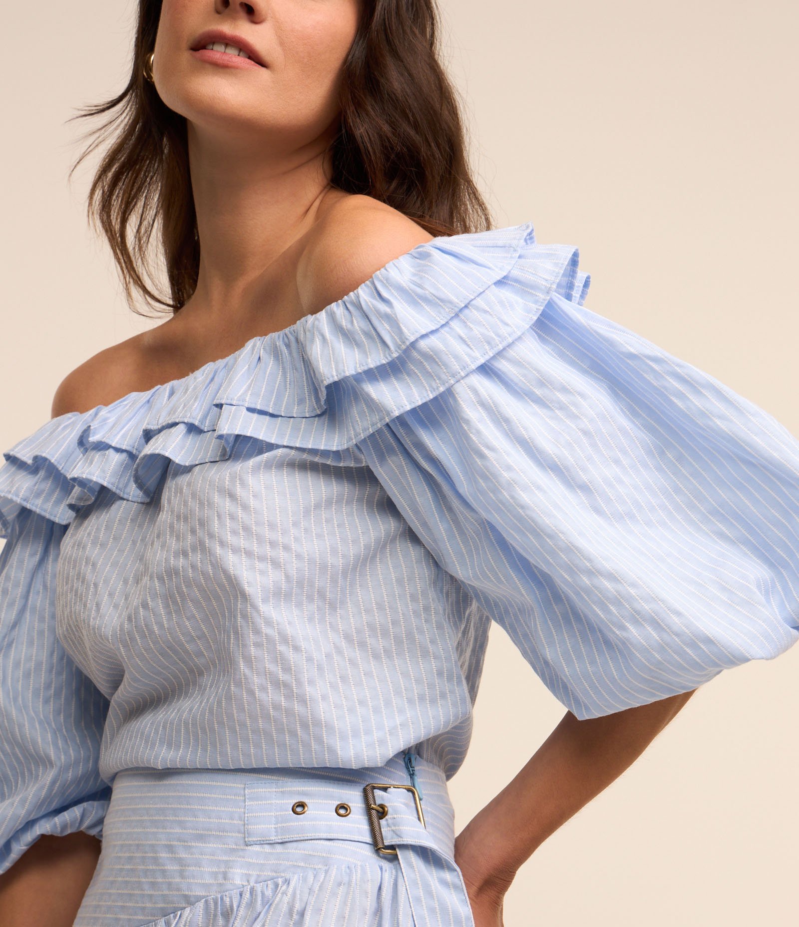 Blusa Ombro a Ombro em Tricoline com Babados e Estampa Listrada Azul/ Branco 3