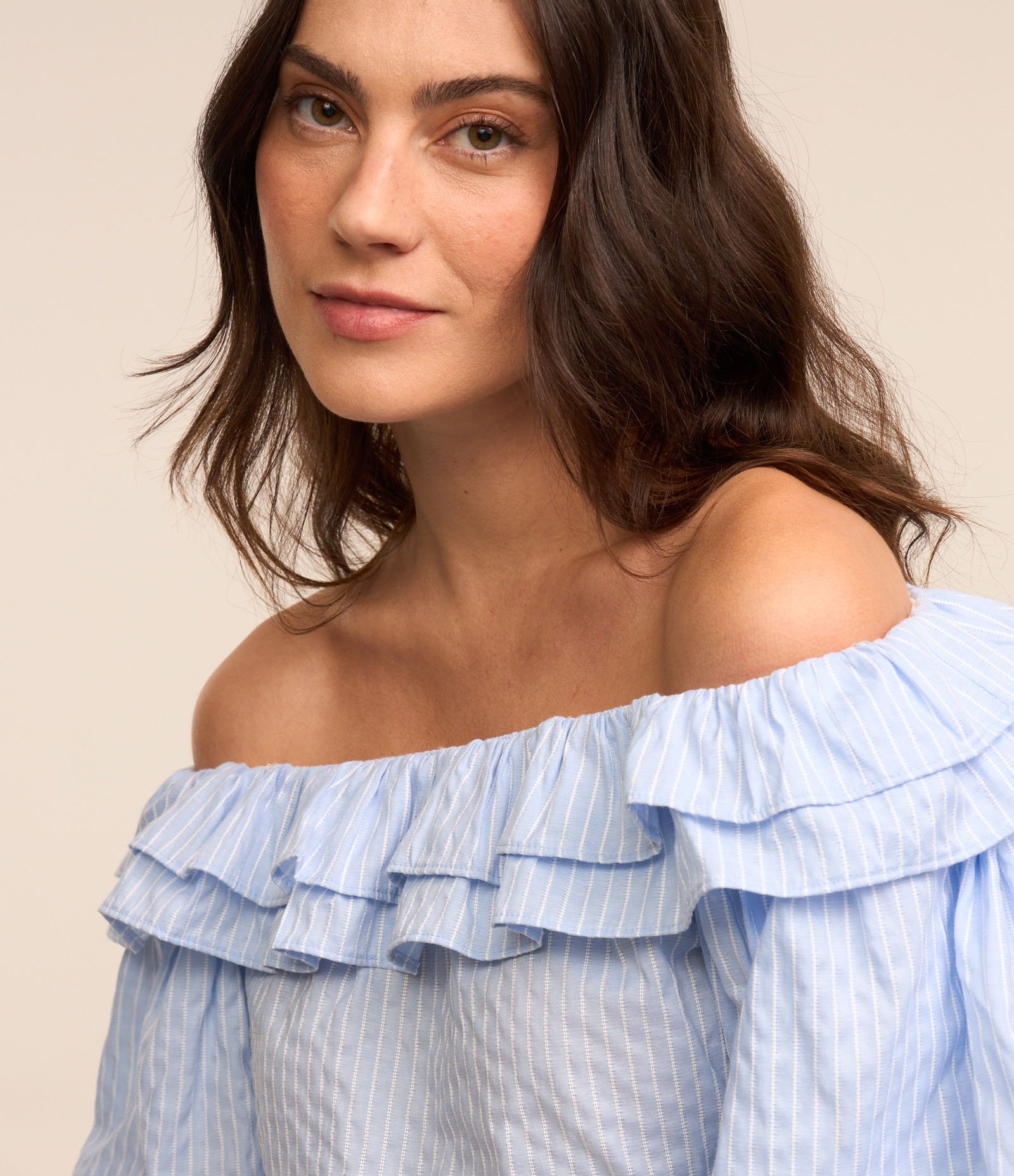 Blusa Ombro a Ombro em Tricoline com Babados e Estampa Listrada Azul/ Branco 4