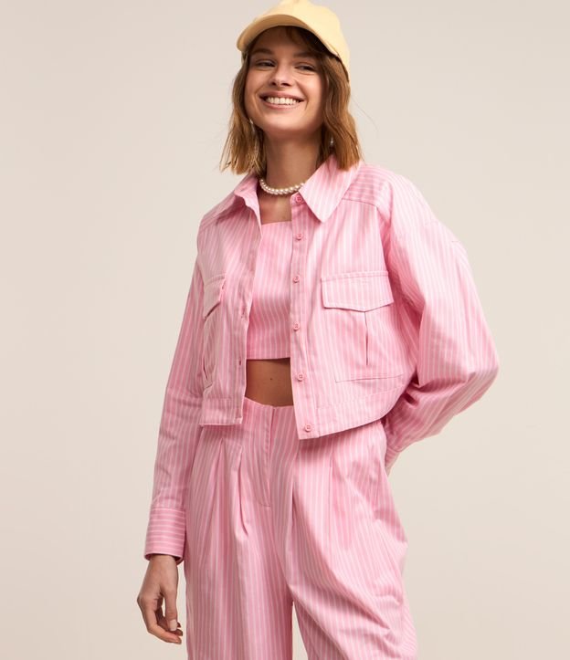 Camisa Cropped em Tricoline com Bolso e Listras em Fio Tinto