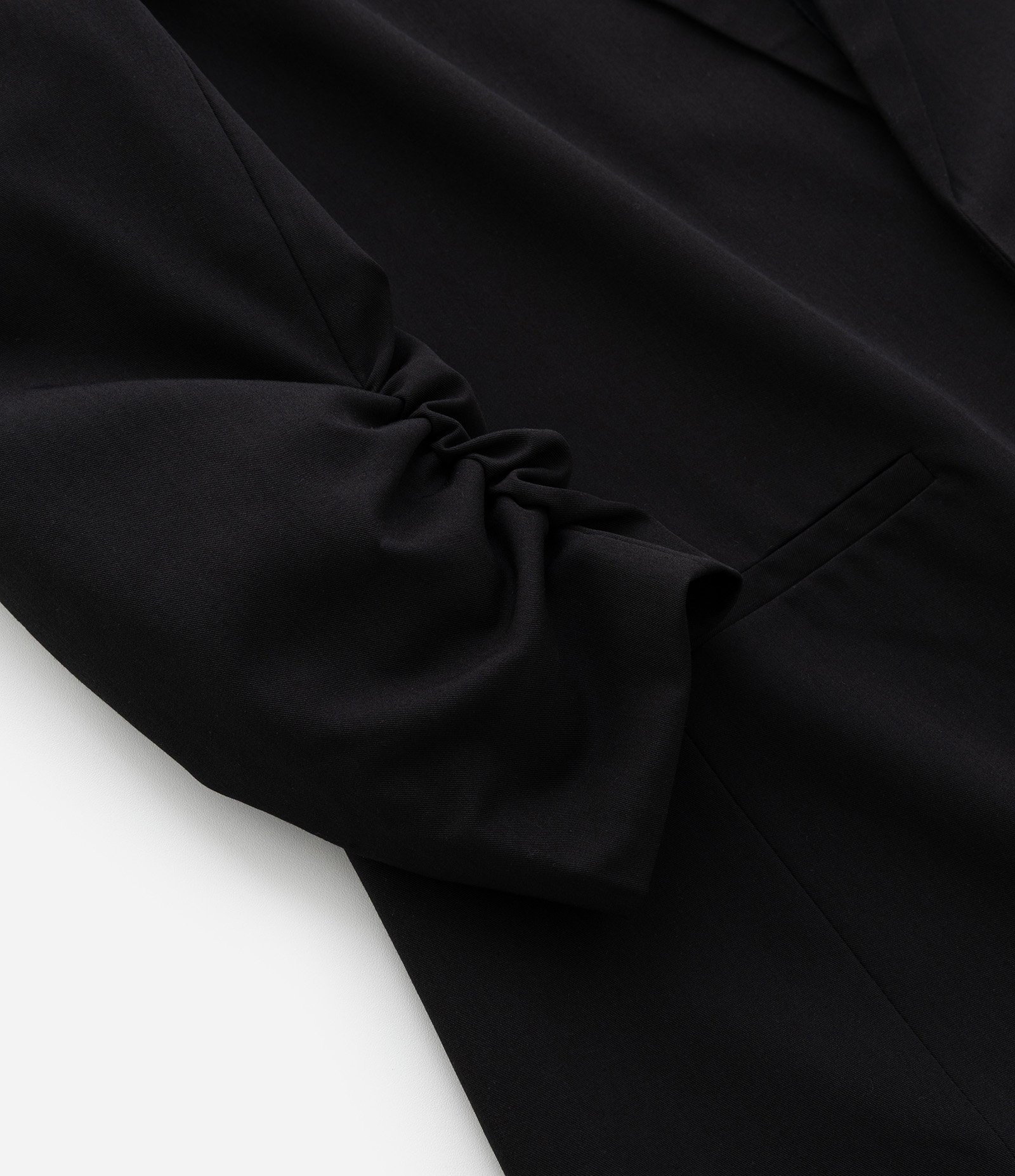 Blazer Alongado em Crepe Manga Puxadinha Curve & Plus Size Preto 9