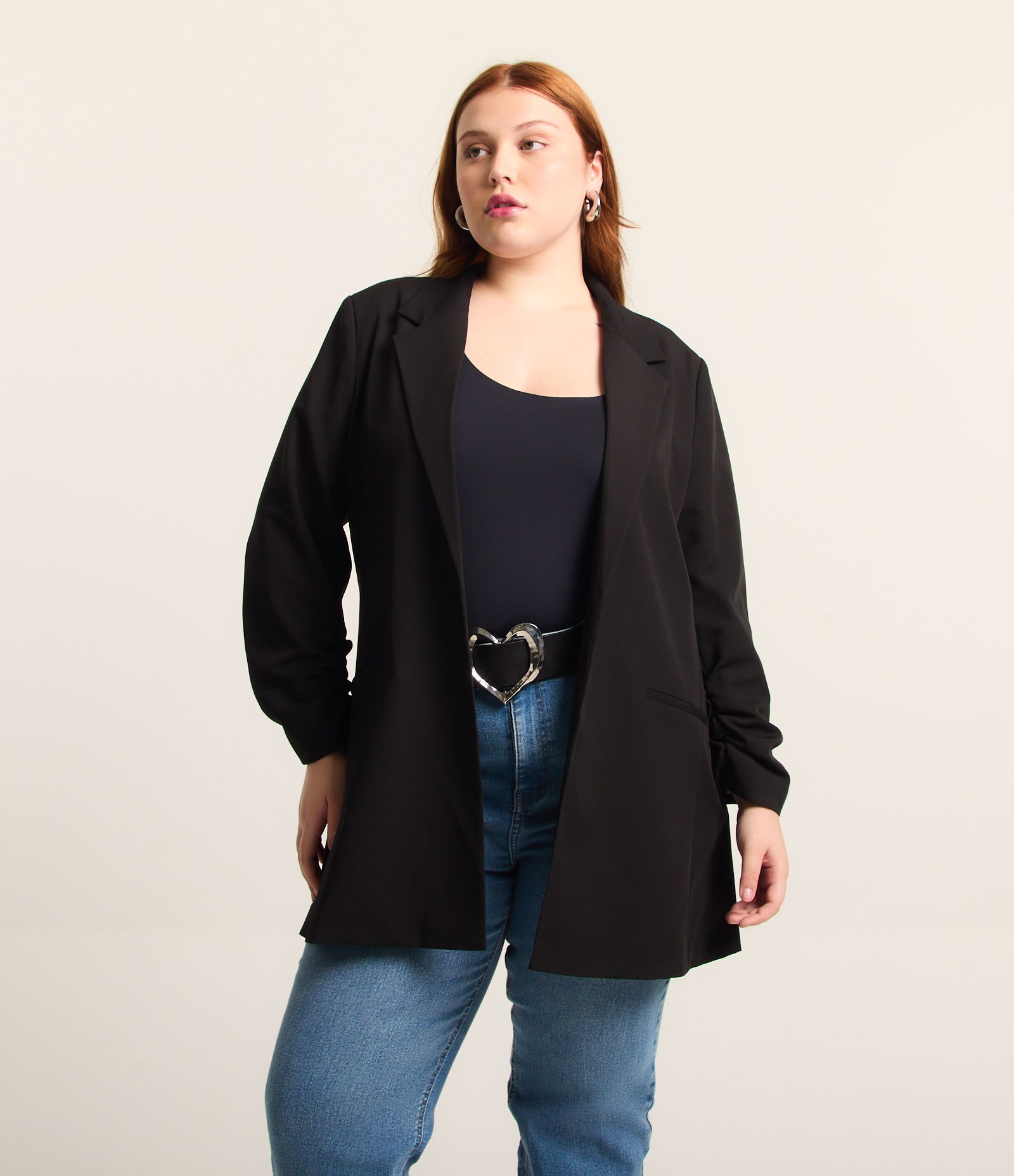 Blazer Alongado em Crepe Manga Puxadinha Curve & Plus Size Preto 1