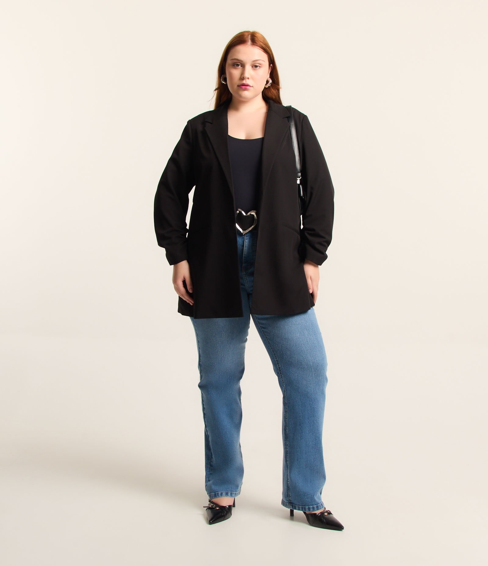 Blazer Alongado em Crepe Manga Puxadinha Curve & Plus Size Preto 2