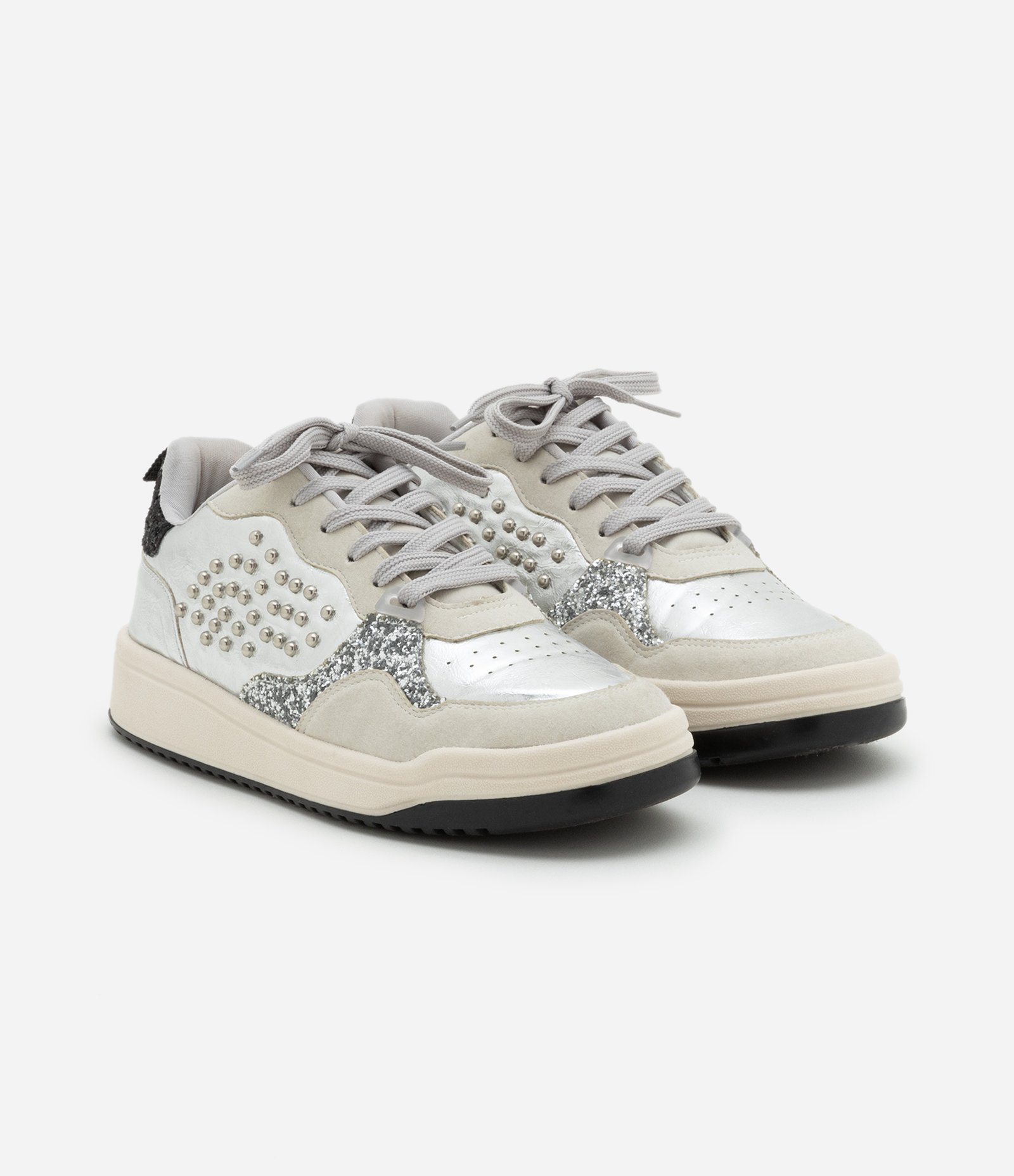 Tênis em Pu com Tachas Metalizadas Aplicadas Prata 2