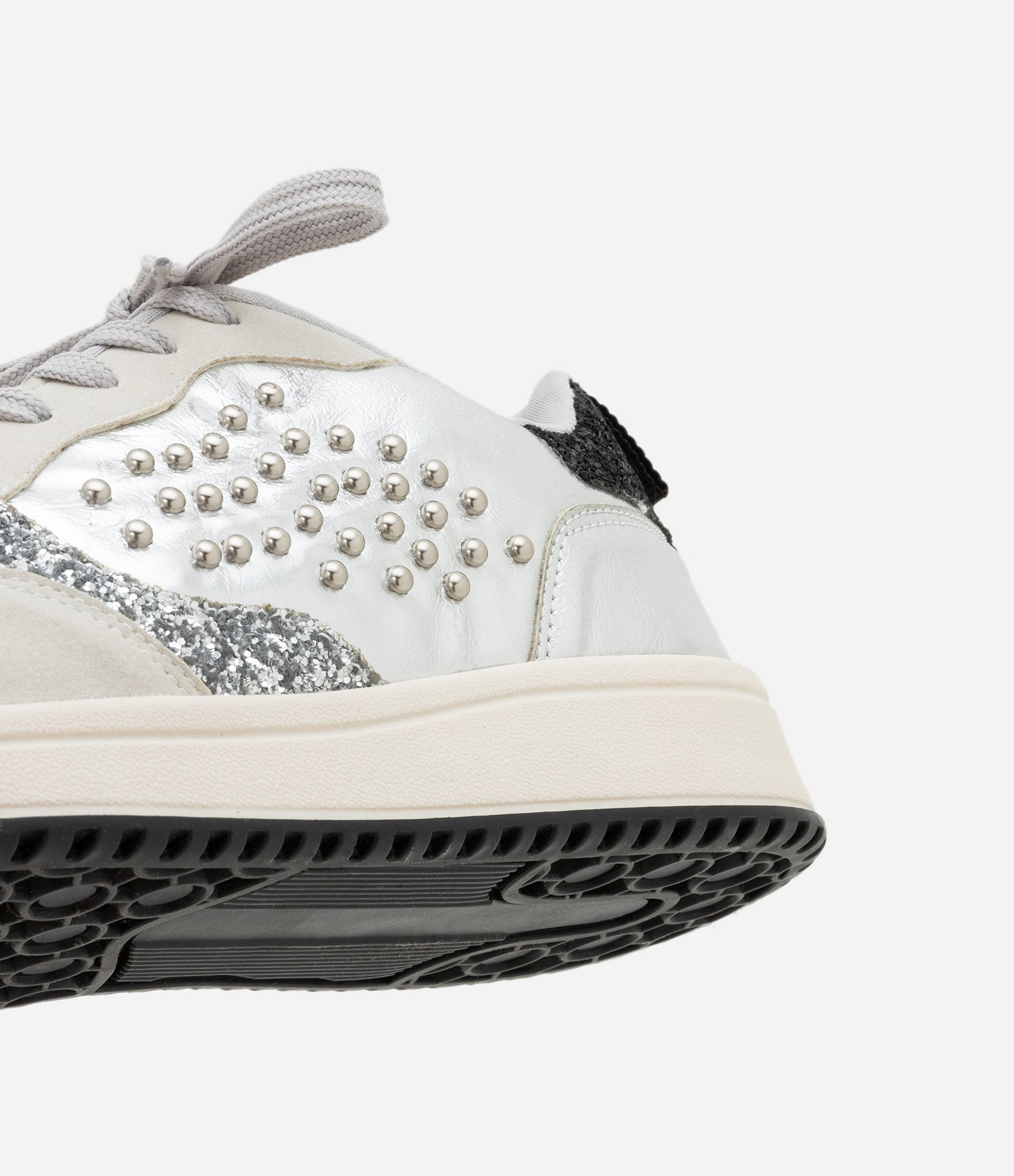 Tênis em Pu com Tachas Metalizadas Aplicadas Prata 3