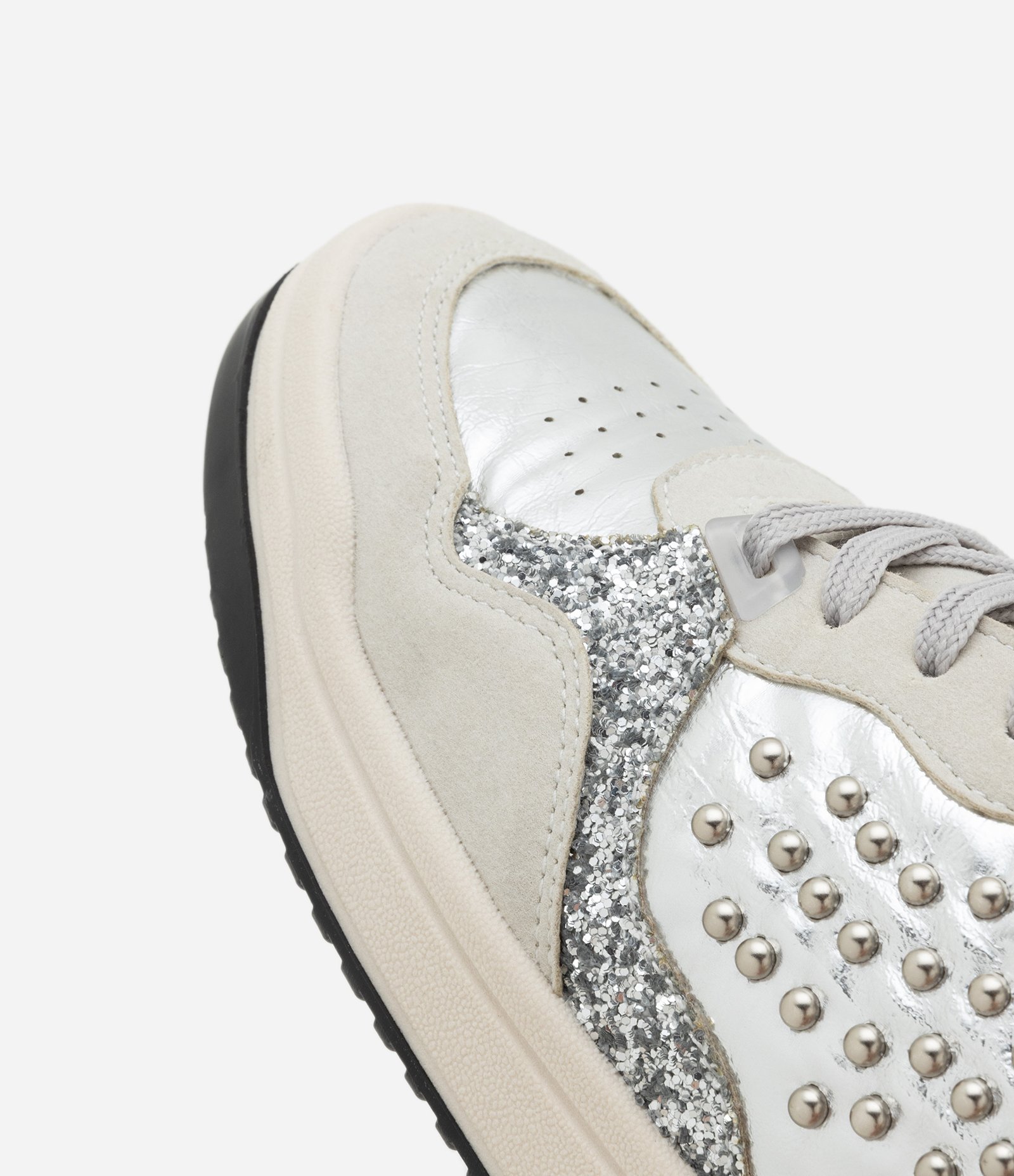 Tênis em Pu com Tachas Metalizadas Aplicadas Prata 4
