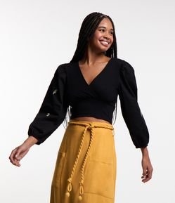 Blusa Cropped em Viscose com Bordado de Tucanos