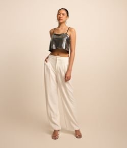 Calça Reta Alfaiataria com Pregas e Cintos Laterais