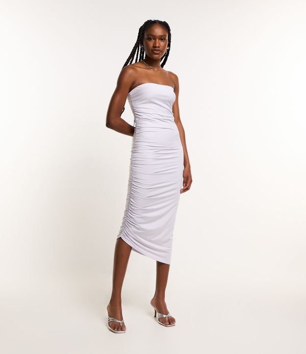 Vestido Midi em Meia Malha Tomara que Caia com Franzido na Lateral