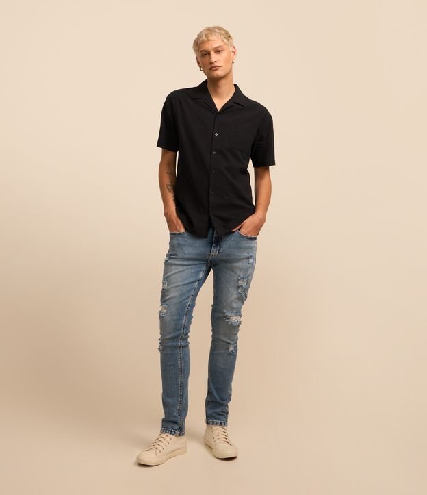 Calça Skinny em Jeans com Detalhes em Puídos