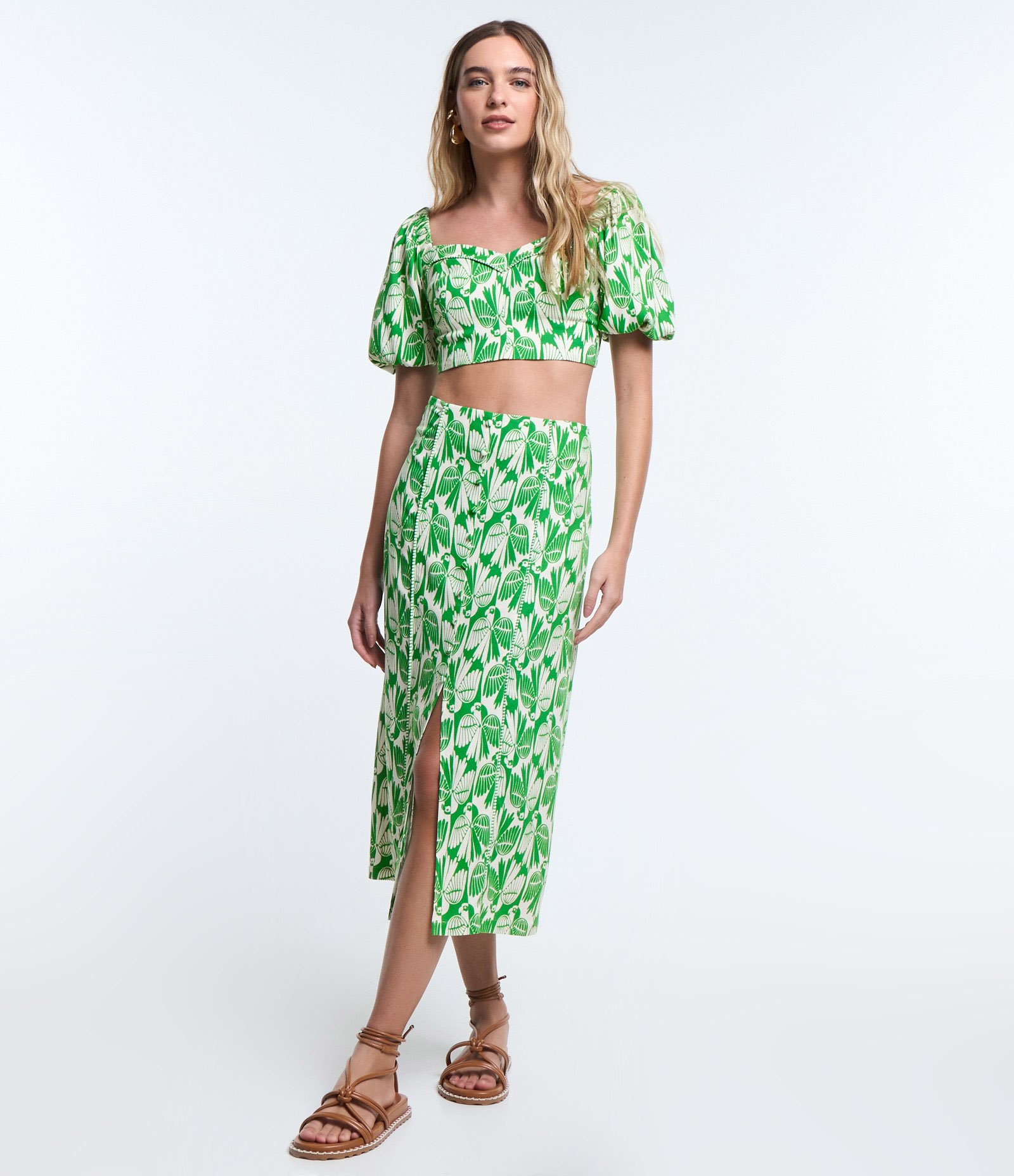 Blusa Cropped em Viscose e Linho com Estampa Ararinhas Verde 2
