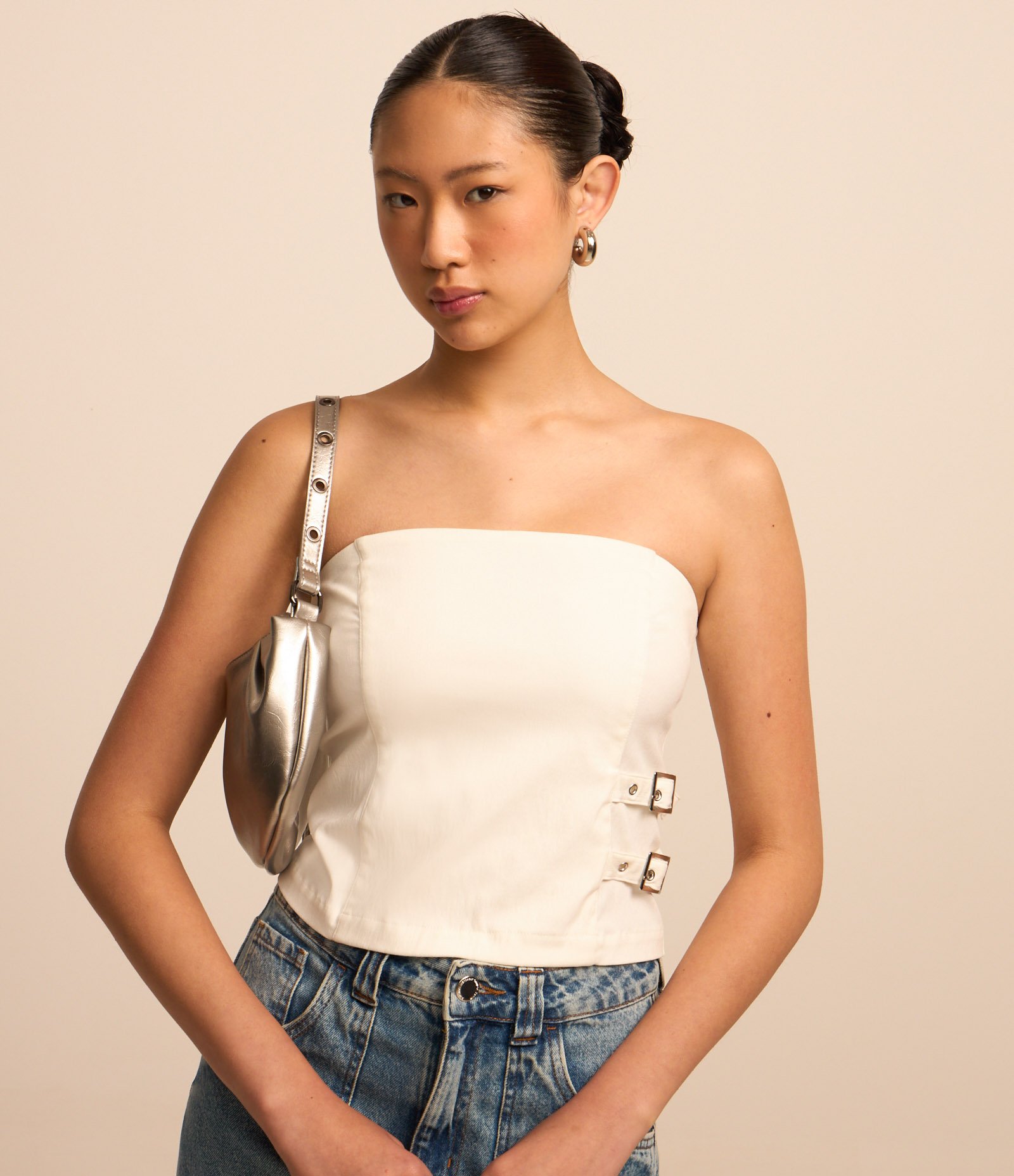 Blusa Tomara que Caia em Bengaline com Fivelas nas Laterais Off White 3