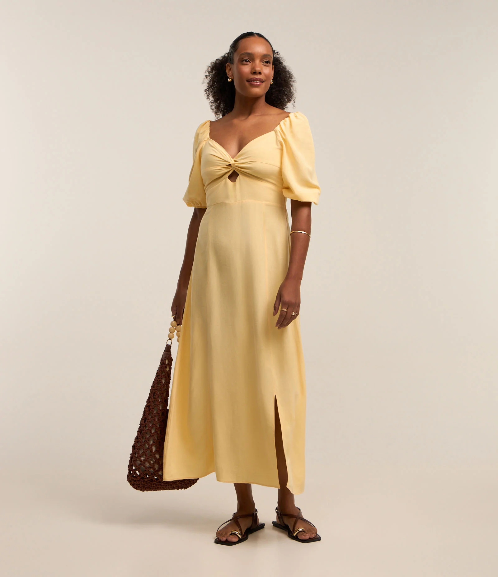 Vestido Midi em Viscolinho com Decote Torcido e Manga Bufante Amarelo 2