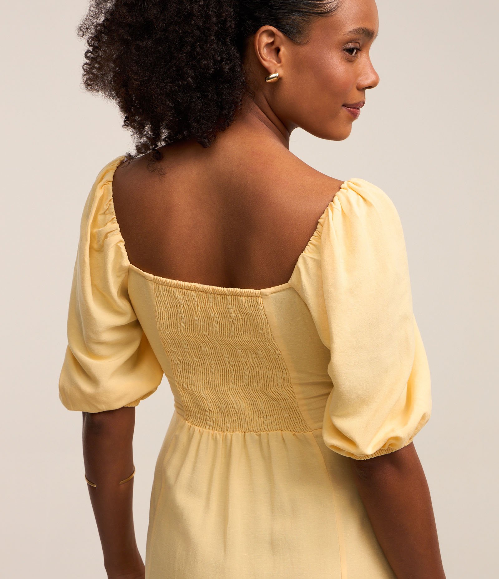 Vestido Midi em Viscolinho com Decote Torcido e Manga Bufante Amarelo 4