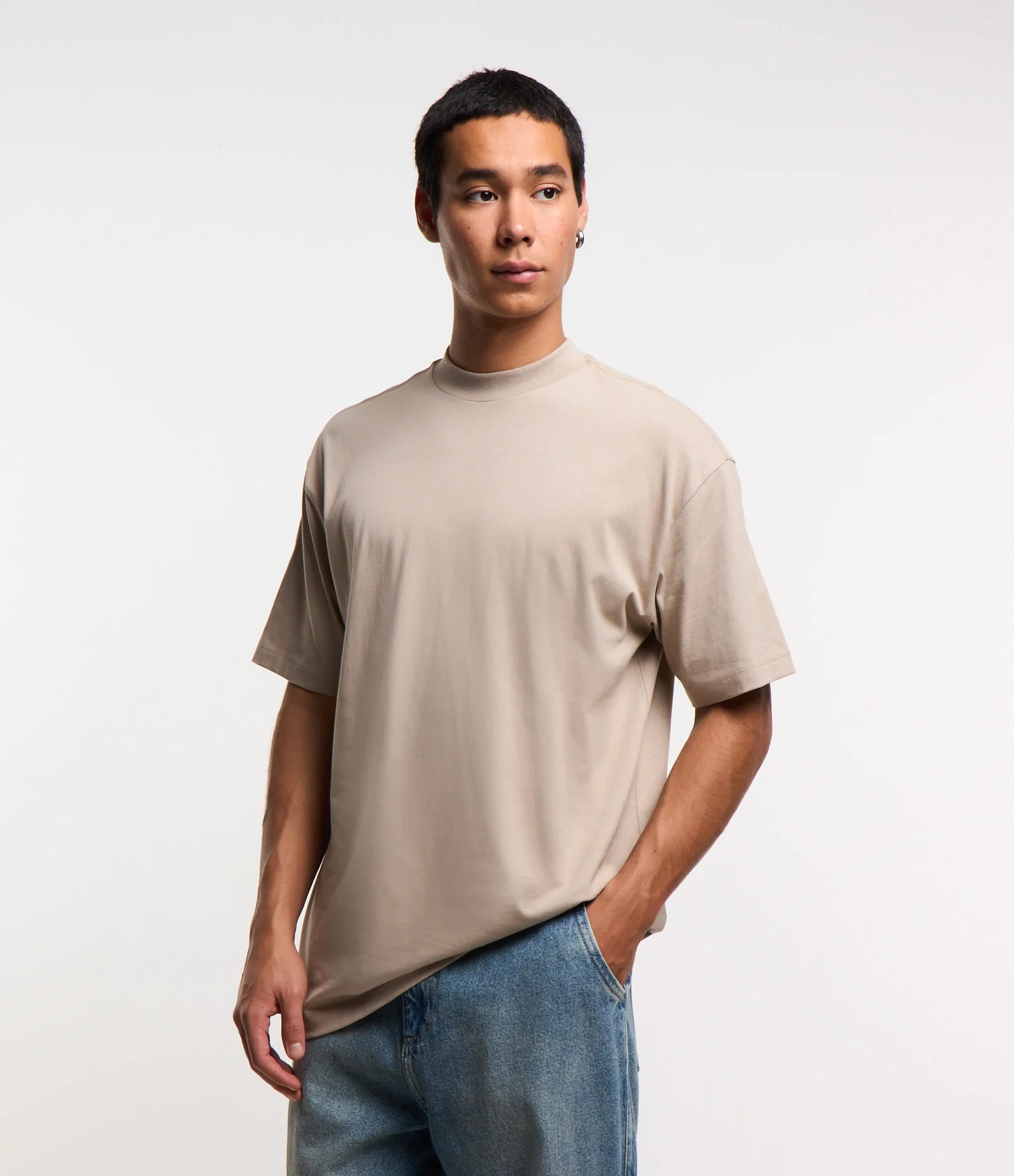 Camiseta Relaxed em Algodão Peruano com Gola Média Bege 1