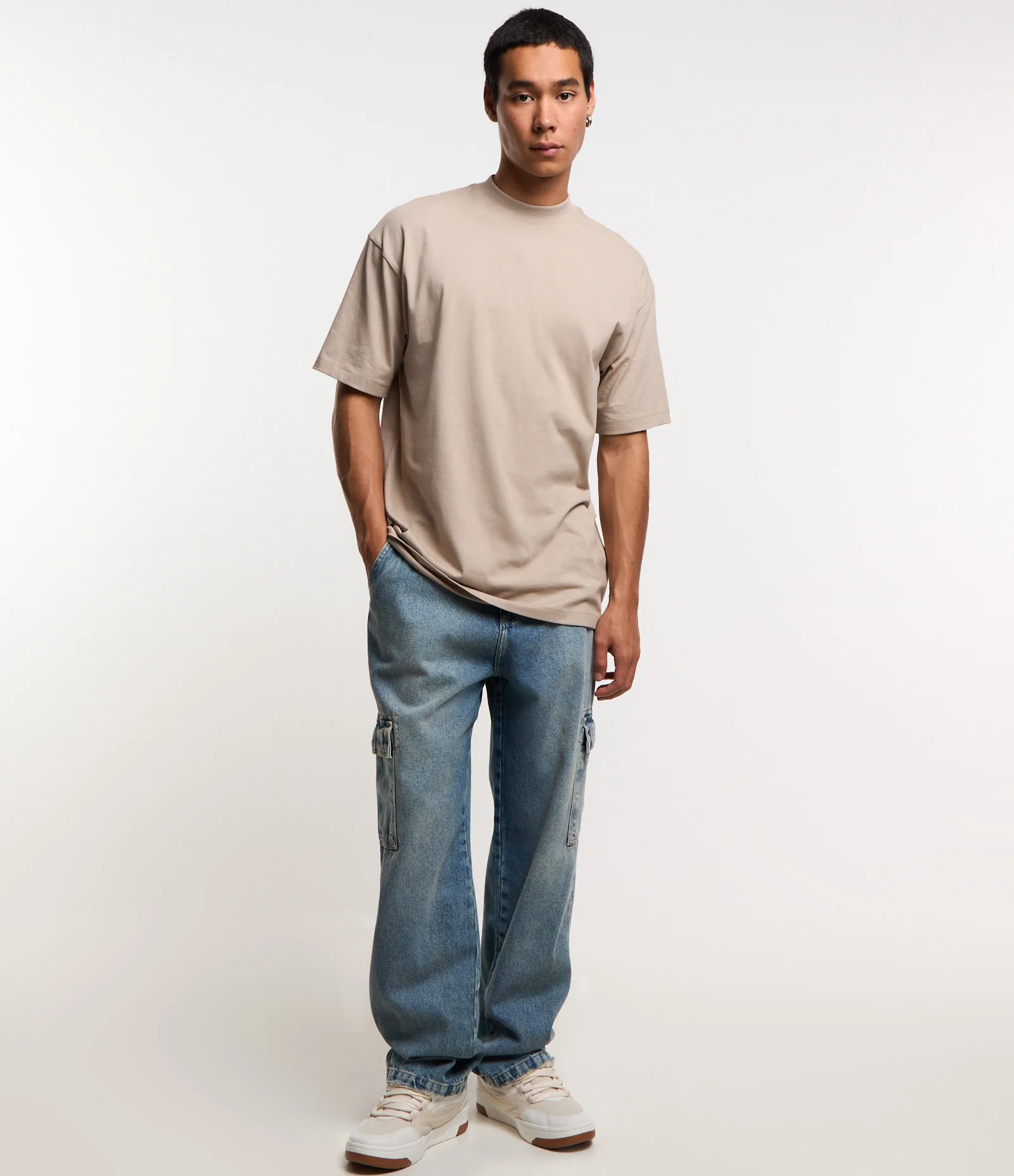 Camiseta Relaxed em Algodão Peruano com Gola Média Bege 2