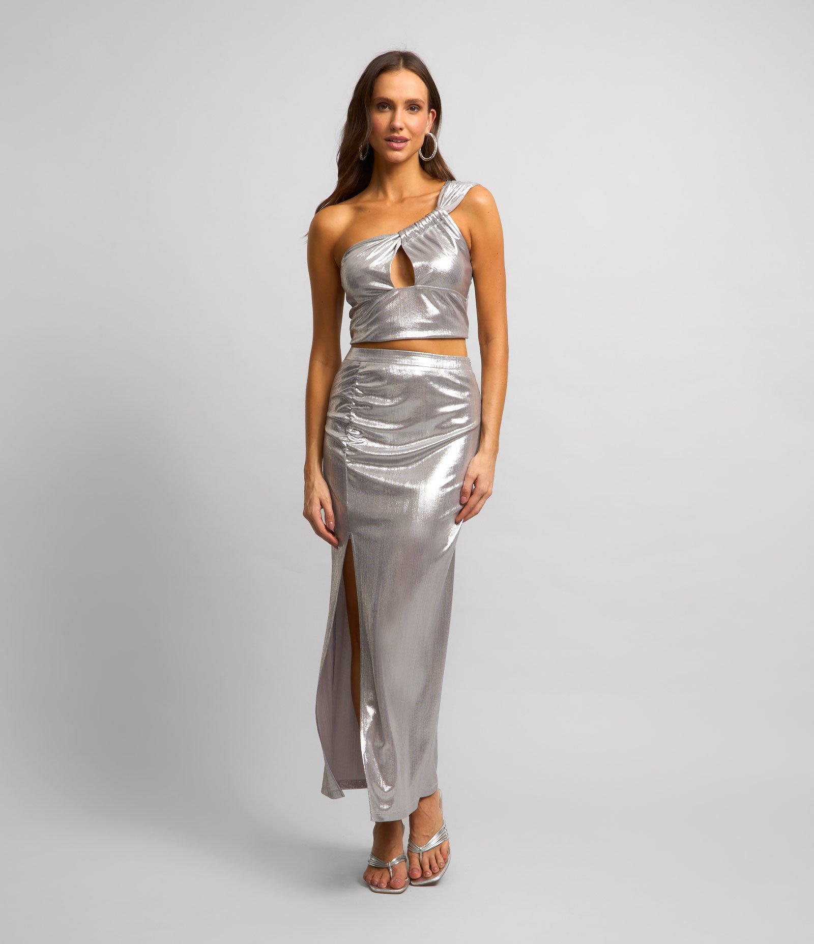 Blusa Cropped Metalizado Ombro Só com Franzido e Decote Gota Prata 2