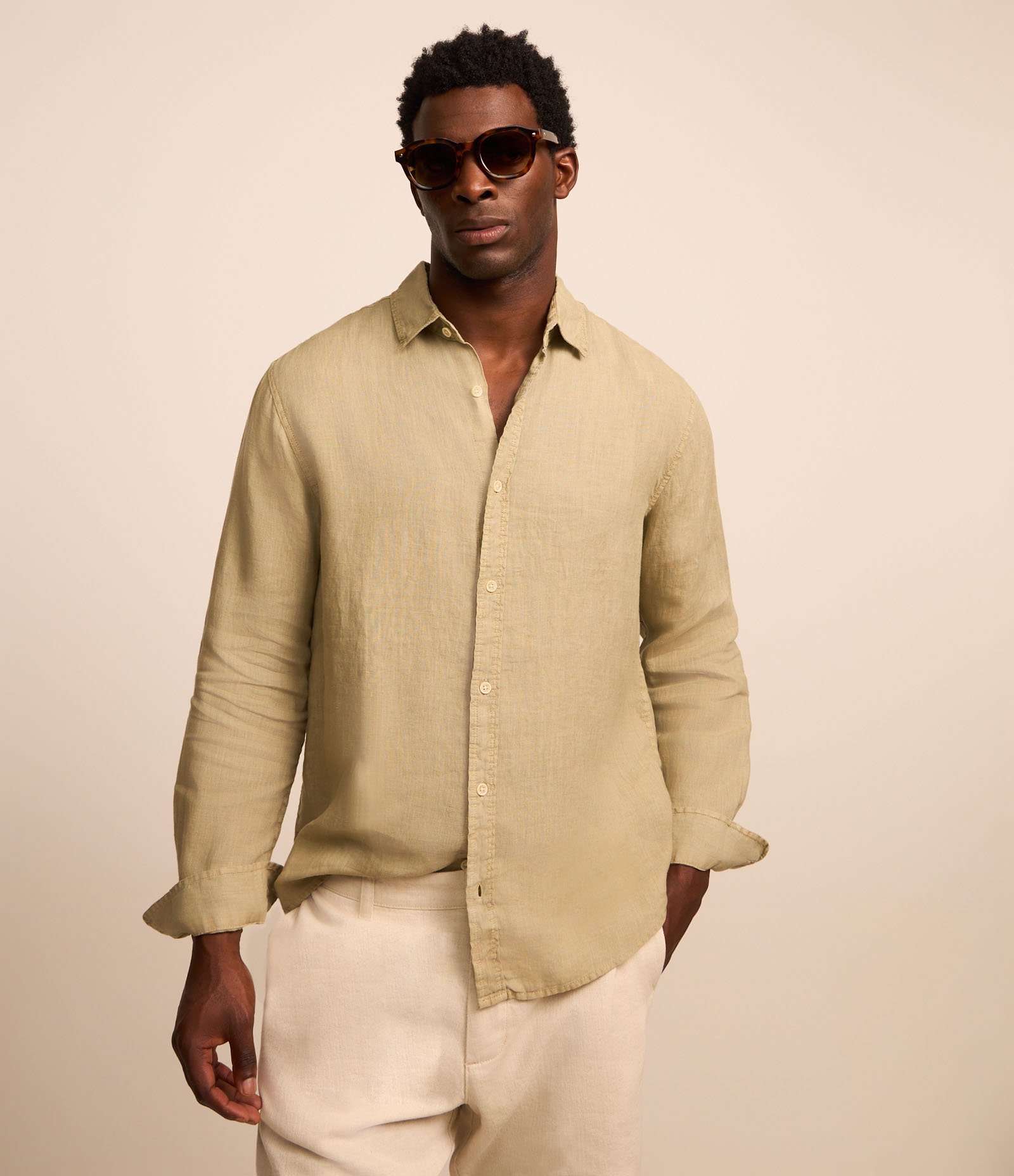 Camisa Comfort em Linho Puro e Gola com Lapela Verde Acinzentado 1