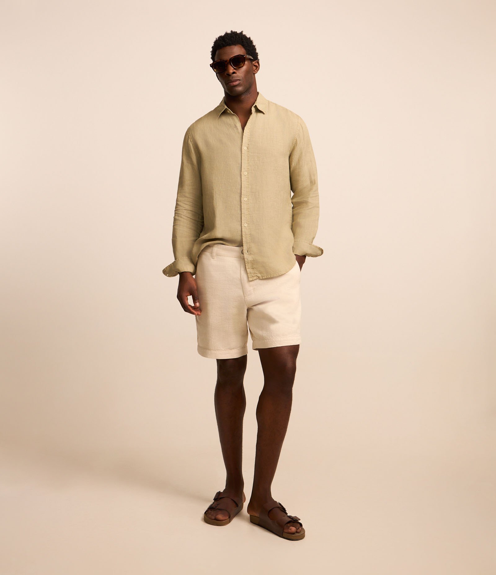 Camisa Comfort em Linho Puro e Gola com Lapela Verde Acinzentado 2