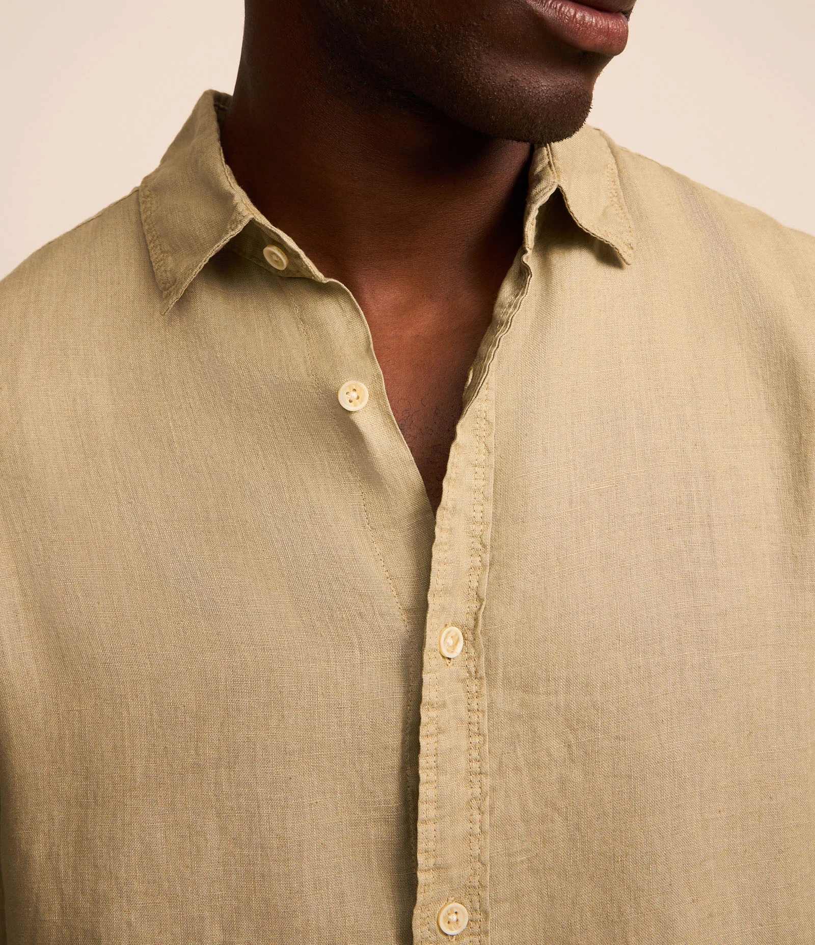 Camisa Comfort em Linho Puro e Gola com Lapela Verde Acinzentado 3