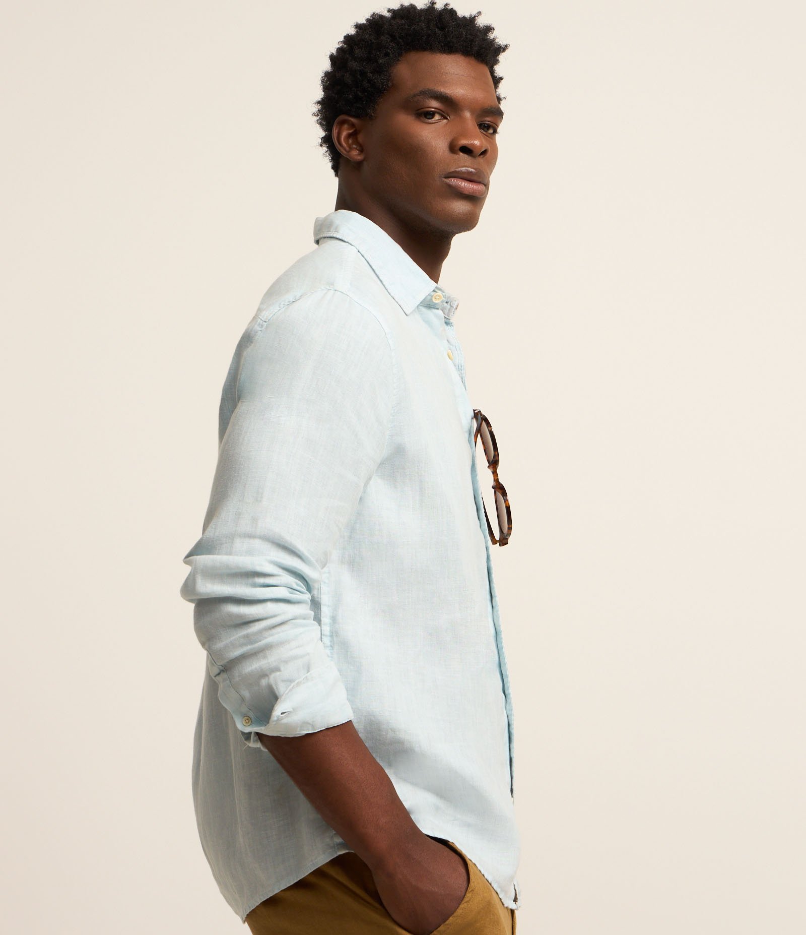 Camisa Comfort em Linho Puro e Gola com Lapela Azul Claro 3