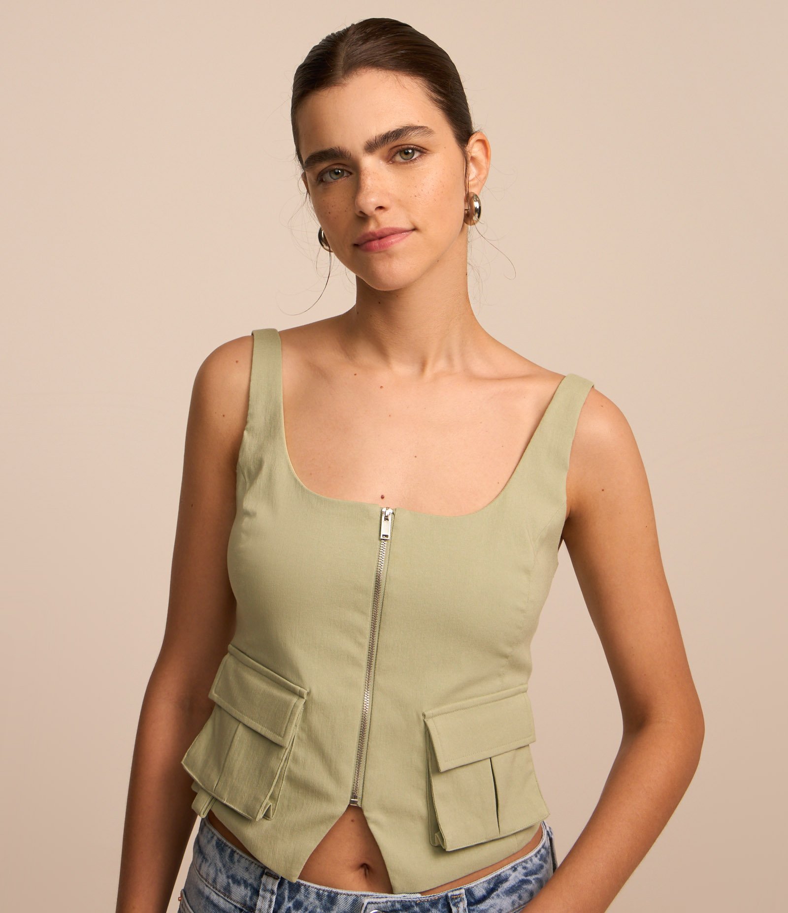 Blusa Sem Manga em Bengaline com Bolso Cargo Verde 3