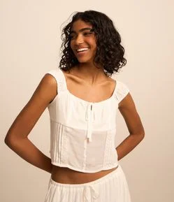 Blusa em Viscose com Amarração e Entremeios
