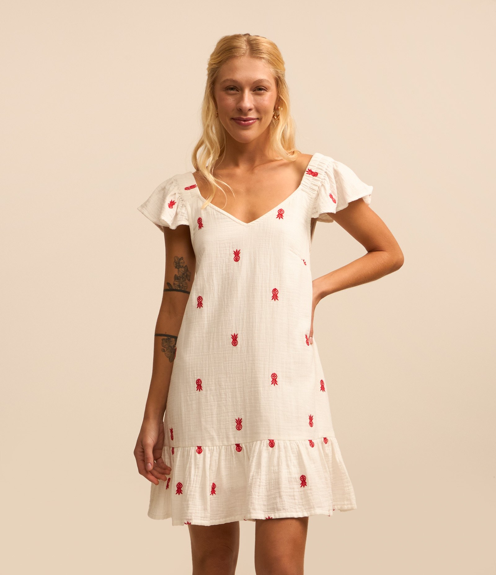 Vestido com Babadinho e Bordadinho Abacaxi Branco 1