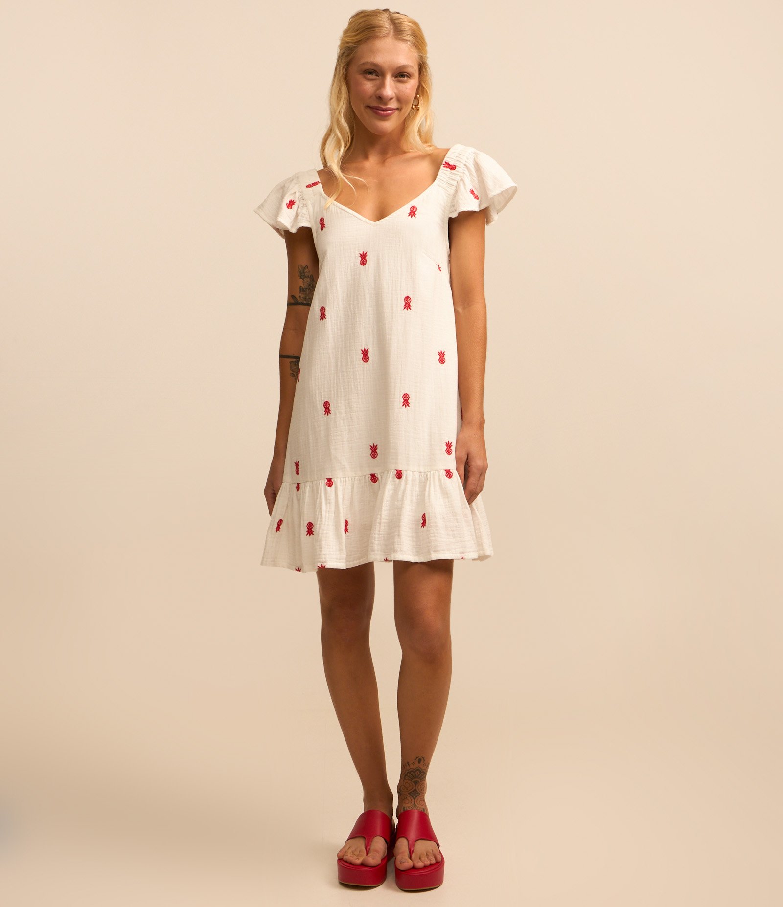 Vestido com Babadinho e Bordadinho Abacaxi Branco 2