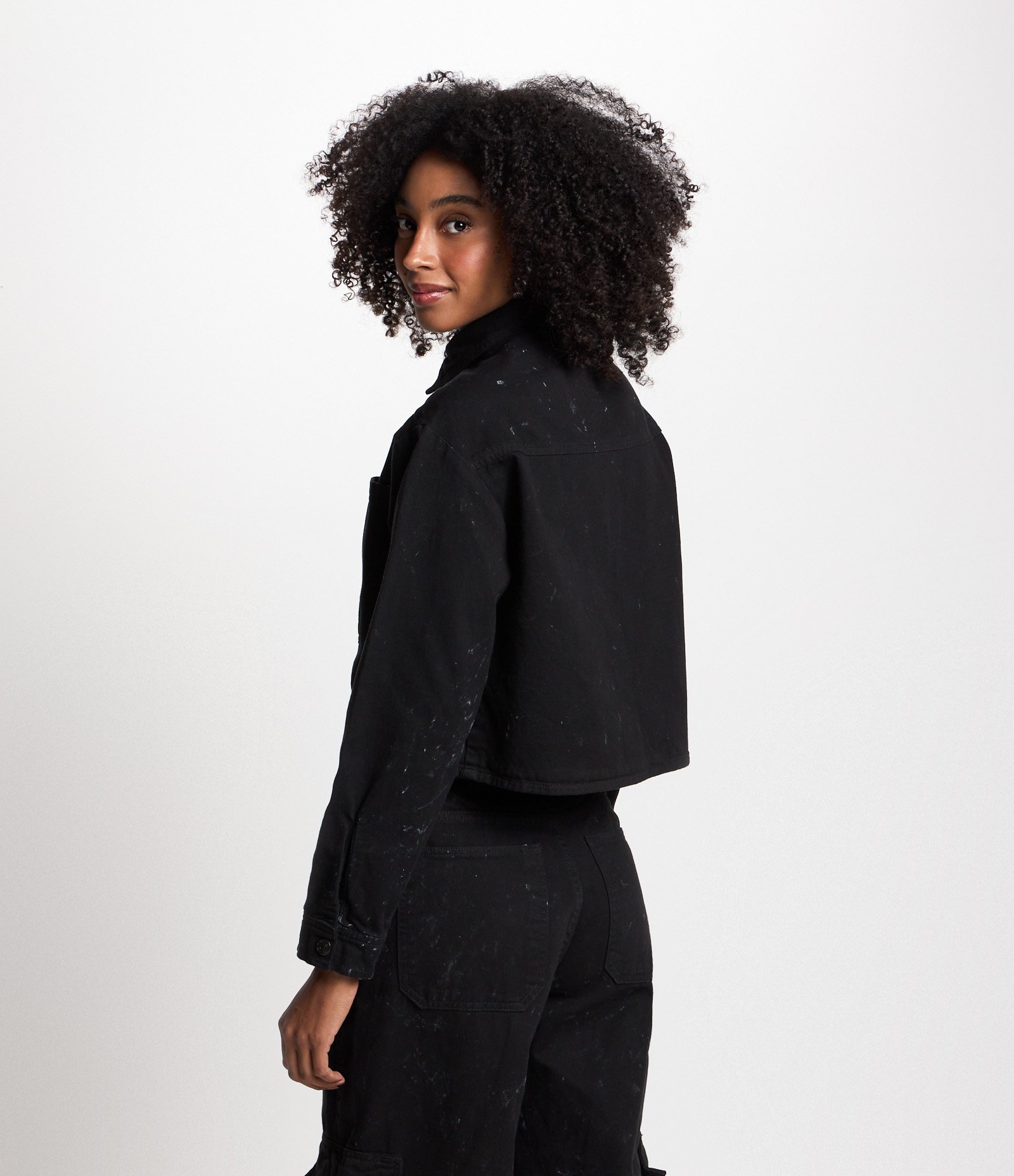 Jaqueta Cropped em Sarja com Manchinhas Preto 3