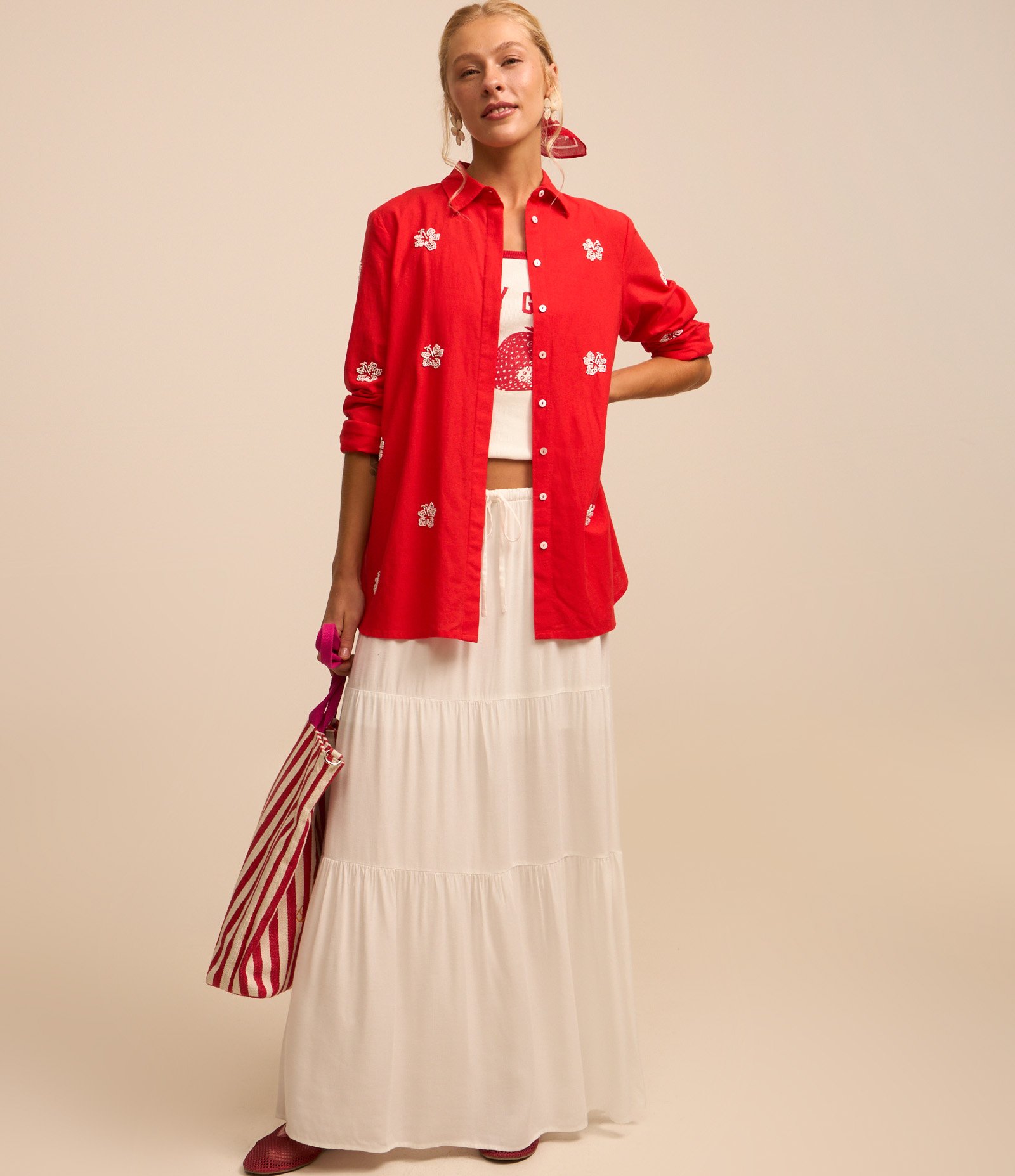 Camisa Alongada em Viscose e Linho com Flores Bordadas em Miçangas Vermelho 2
