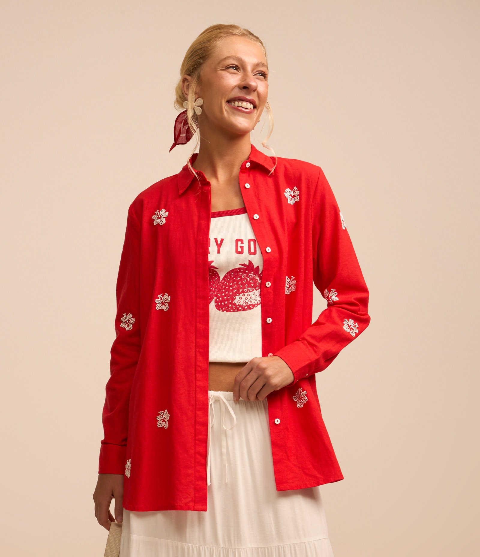 Camisa Alongada em Viscose e Linho com Flores Bordadas em Miçangas Vermelho 4