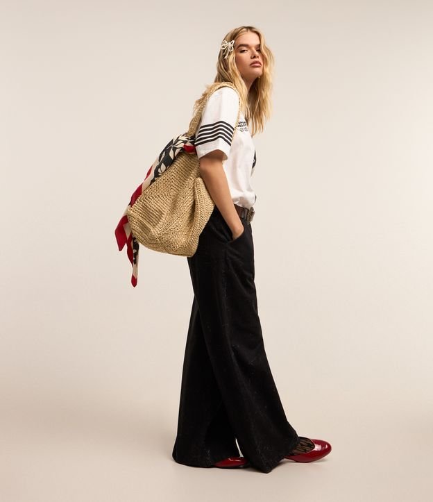 Calça Wide Leg em Sarja com Manchinhas e Bolsos Cargo