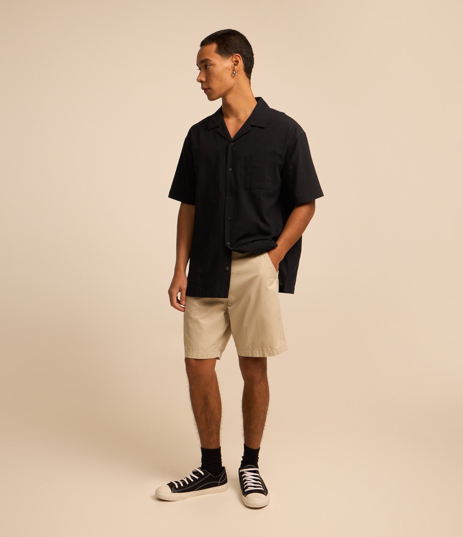 Bermuda Slim Alfaiataria em Sarja com Bolsos Bege 1