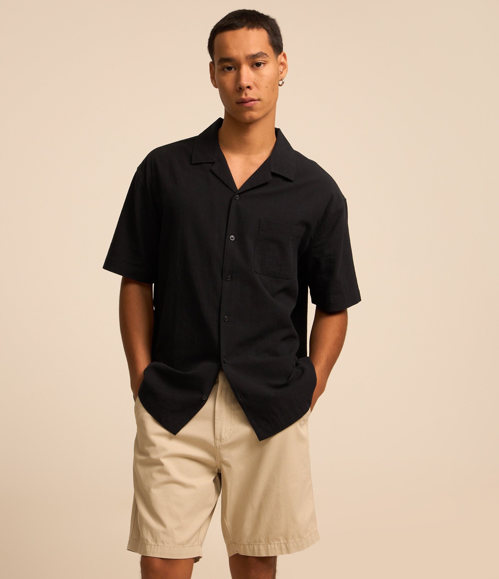 Bermuda Slim Alfaiataria em Sarja com Bolsos Bege 2