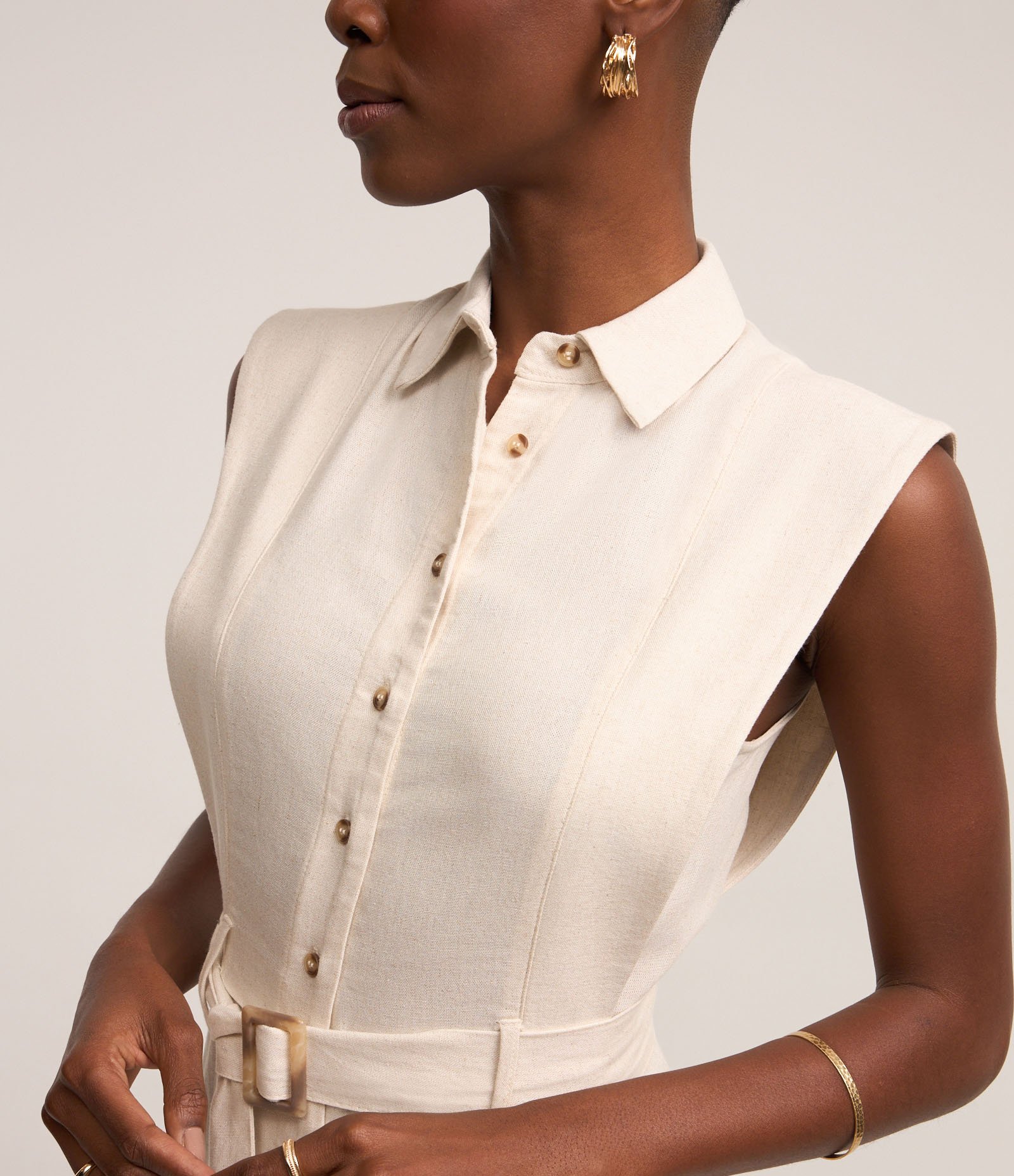 Macacão Longo em Viscolinho com Abotoamento e Cinto Fivela Off White 5