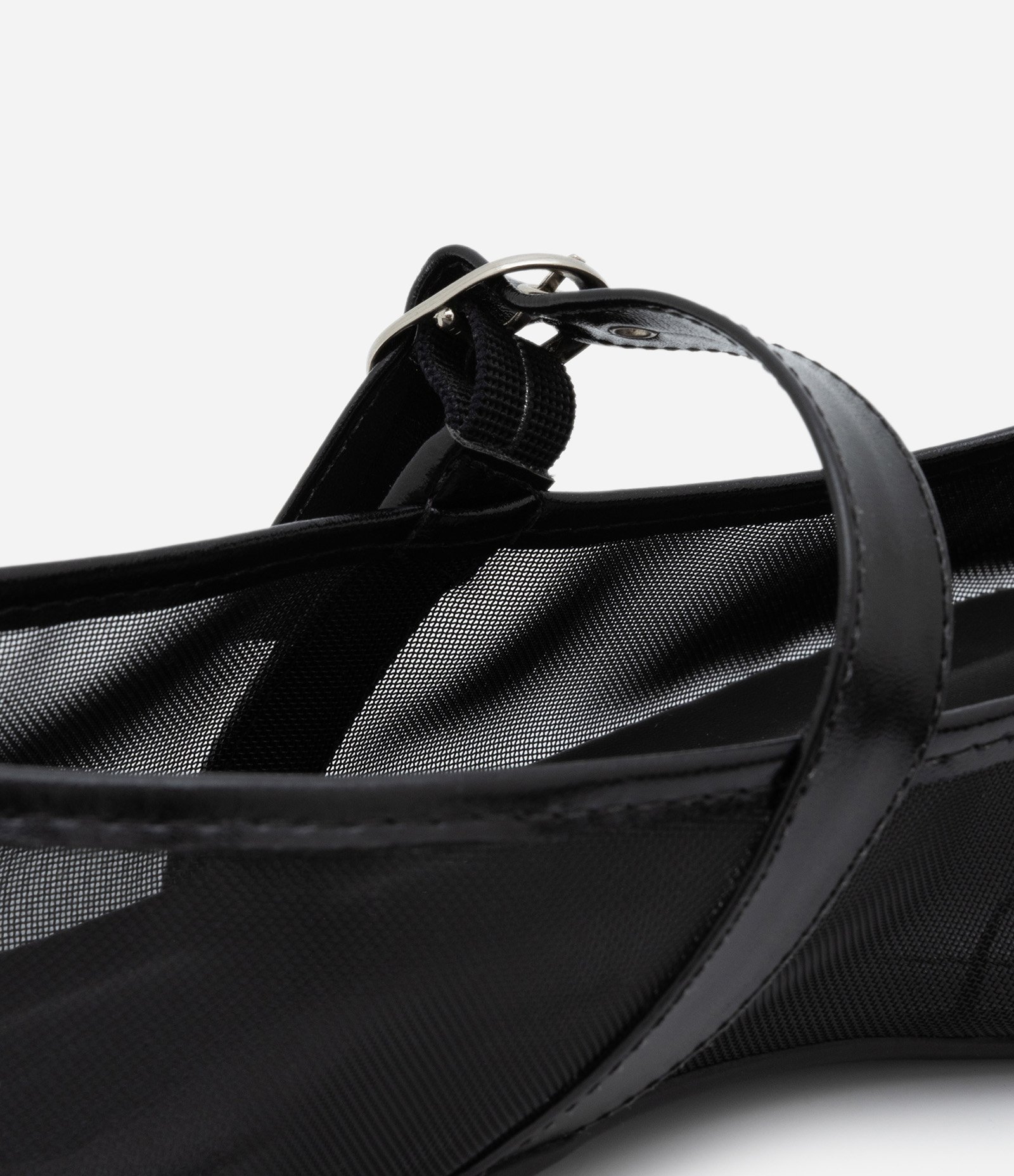 Sapatilha em Tela com Tira de Fivela Preto 5