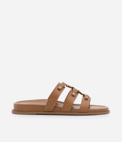 Sandália Rasteira com Salto Flat e Tachas Aplicadas