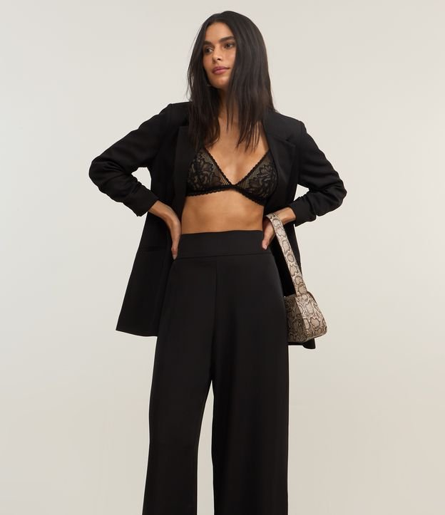 Calça Pantalona em Crepe com Pences