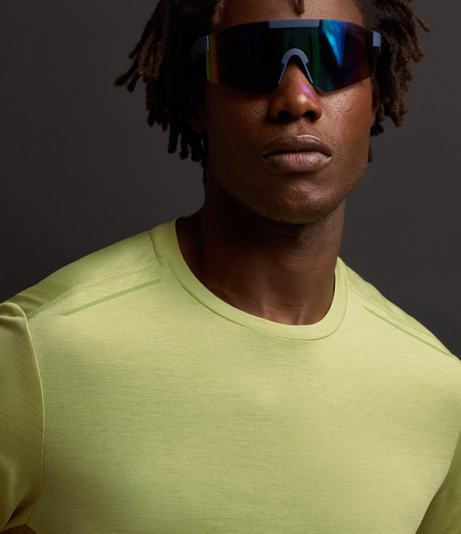 Camiseta Esportiva com Tecnologia Dry e Detalhes Refletivos Verde 3