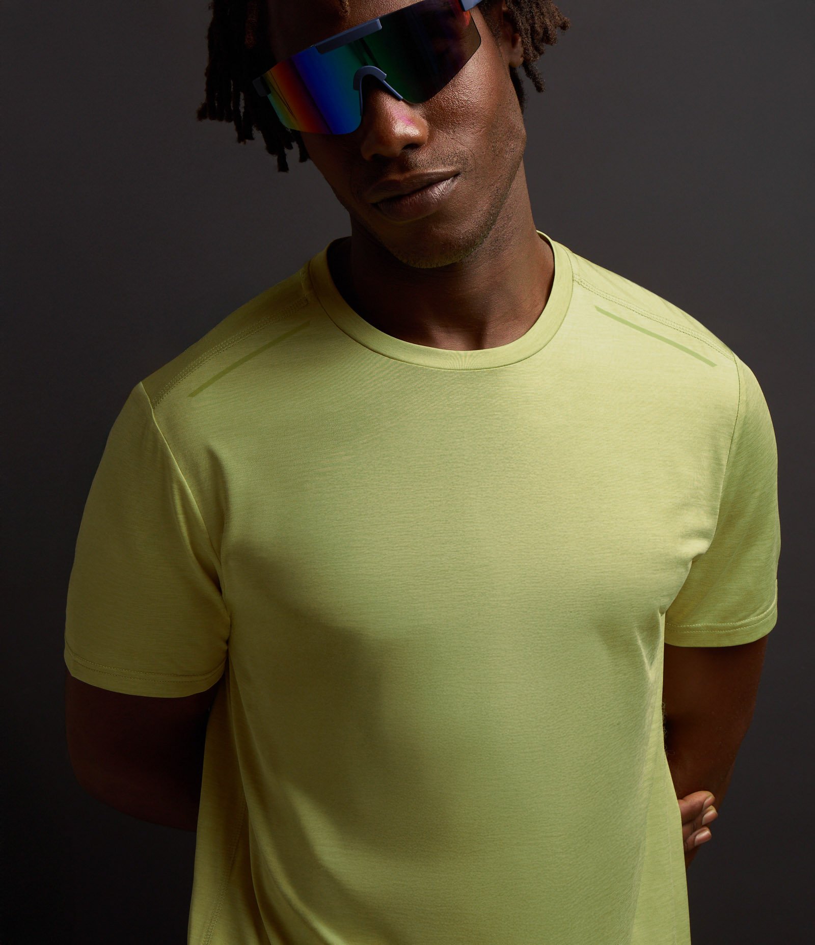 Camiseta Esportiva com Tecnologia Dry e Detalhes Refletivos Verde 5