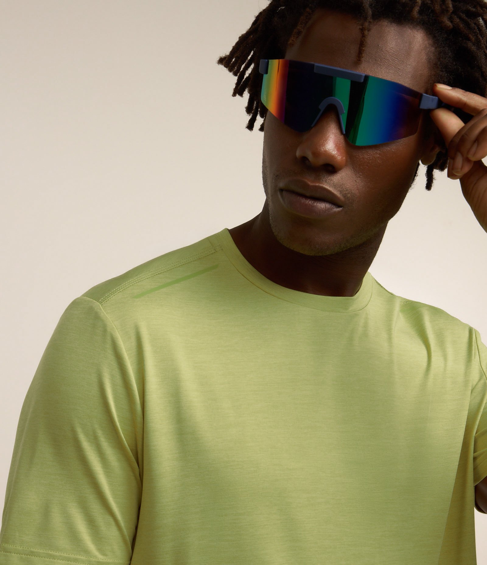 Camiseta Esportiva com Tecnologia Dry e Detalhes Refletivos Verde 7