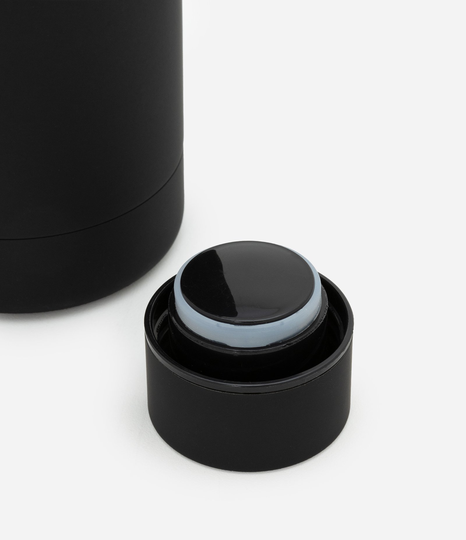 Garrafa Térmica em Metal com Textura Emborrachada Preto 3