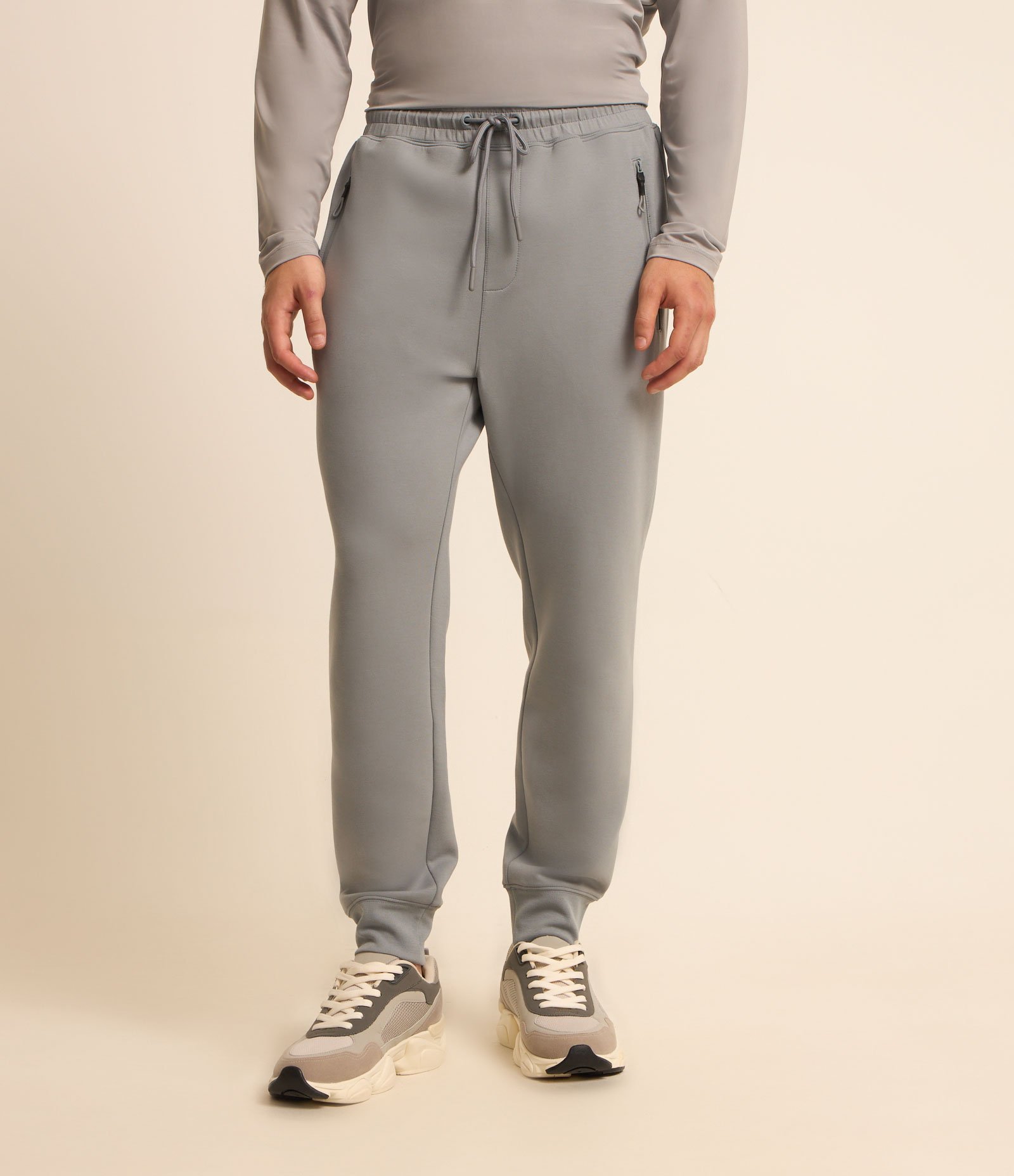 Calça Jogger Esportiva em Moletom Tecnológico Cinza 2