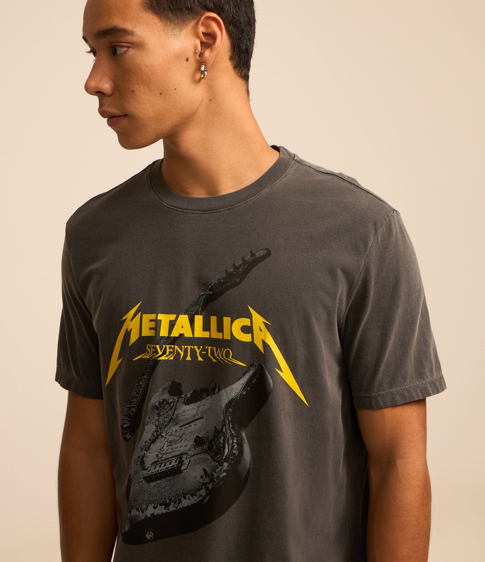 Camiseta Comfort em Algodão com Estampa Metallica Cinza 3